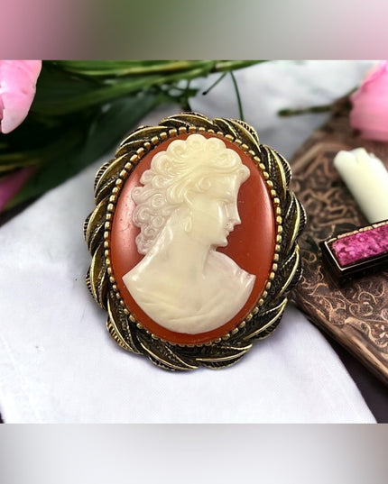Vintage large resin cameo gold brushed twist finish cameo brooch