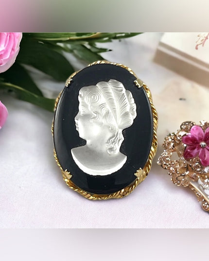 Vintage CZECH glass cameo brooch beautiful’ black silhouette