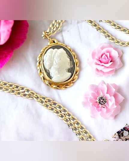 Vintage 12k GF gold filled small cameo pendant necklace