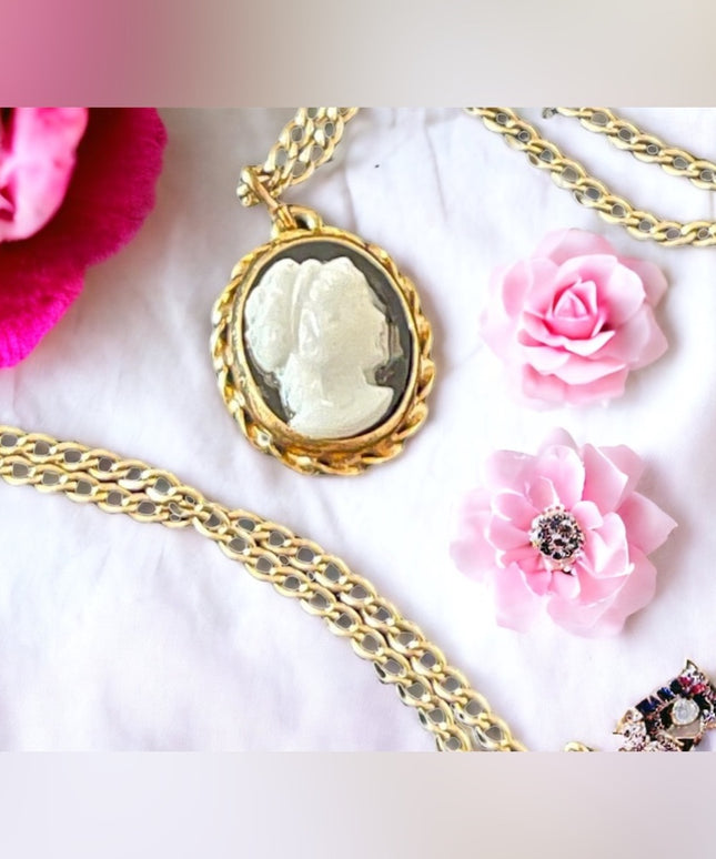 Vintage 12k GF gold filled small cameo pendant necklace