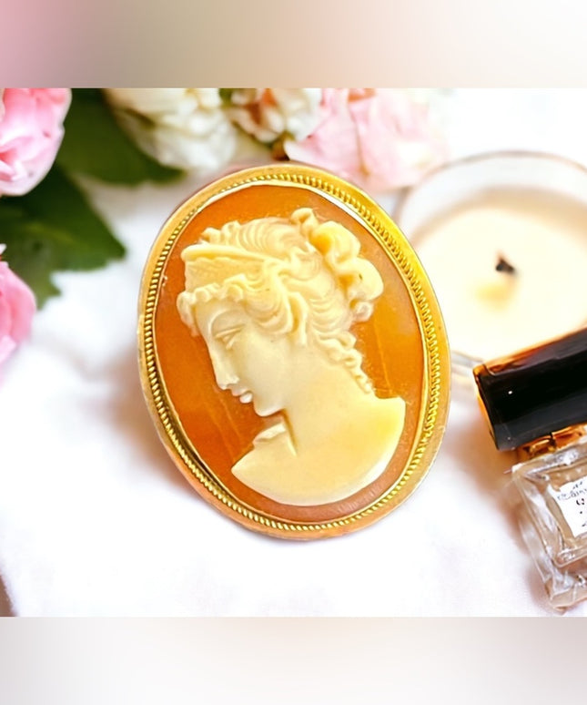 Vintage 14k Gold shell Cameo necklace Pendant Lady brooch