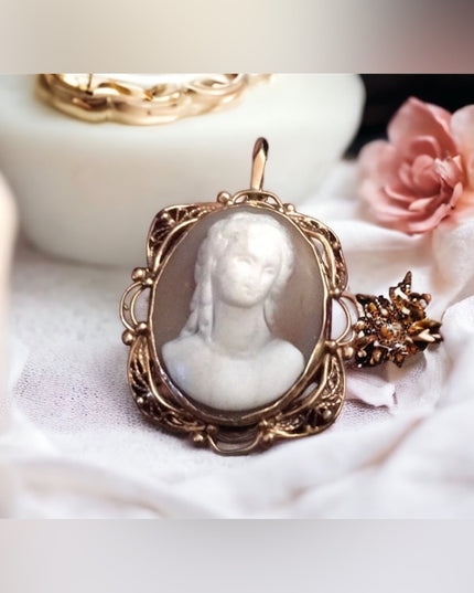 Antique Victorian 14k Gold High Relief Cameo necklace pendant