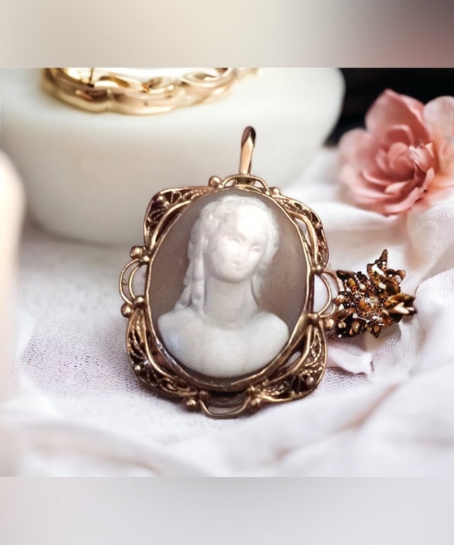 Antique Victorian 14k Gold High Relief Cameo necklace pendant