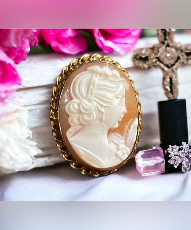 Vintage 14k Gold filled GF Stunning sardonyx carved cameo brooch pendant
