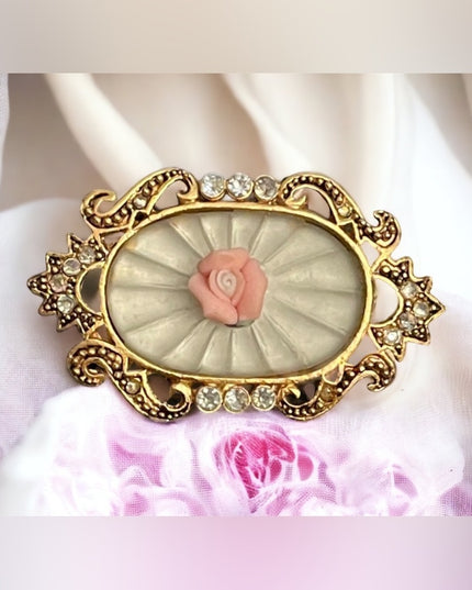Vintage 1928 Gold tone flower cameo rhinestone brooch