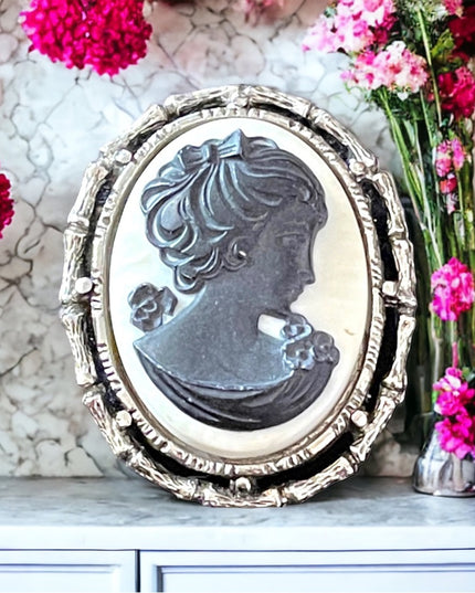 Vintage antiqued silver tone resin silouette cameo pendant brooch