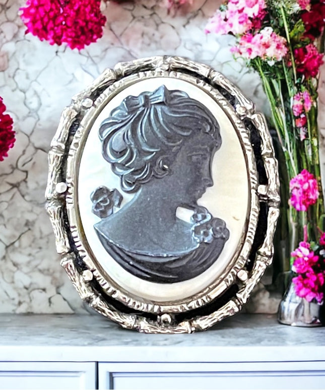 Vintage antiqued silver tone resin silouette cameo pendant brooch