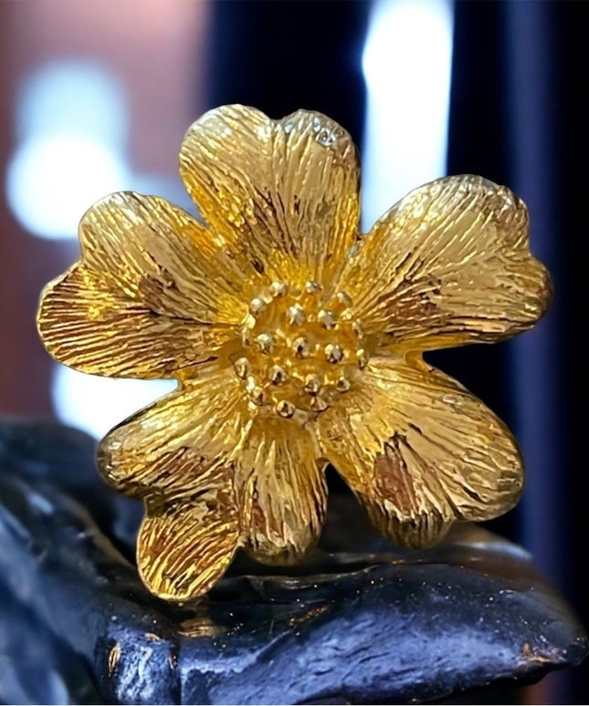 Vintage Fancy gold tone metal flower brooch