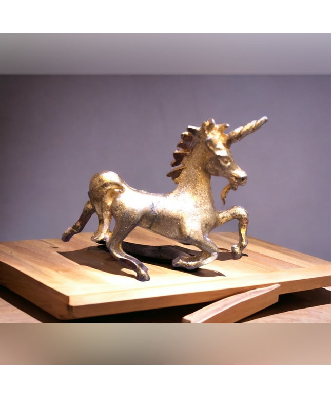 Vintage 1980s Gold tone metal Unicorn brooch Sm