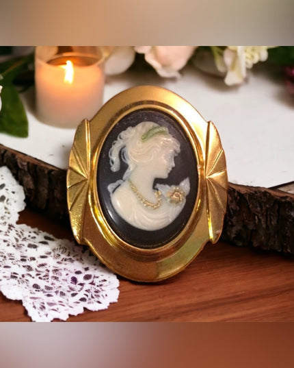 Vintage Cameo Gold tone scarf clip