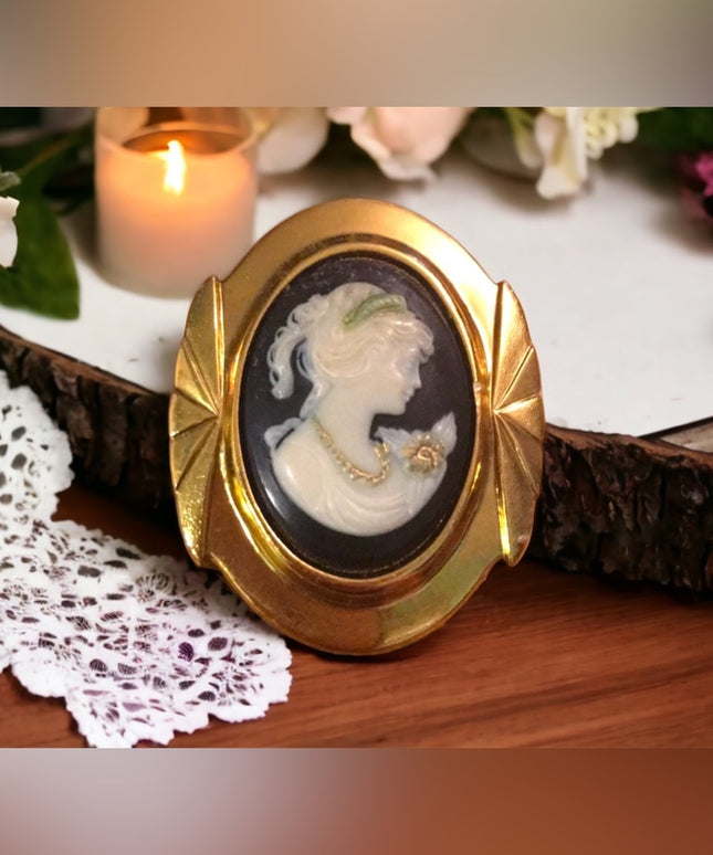 Vintage Cameo Gold tone scarf clip