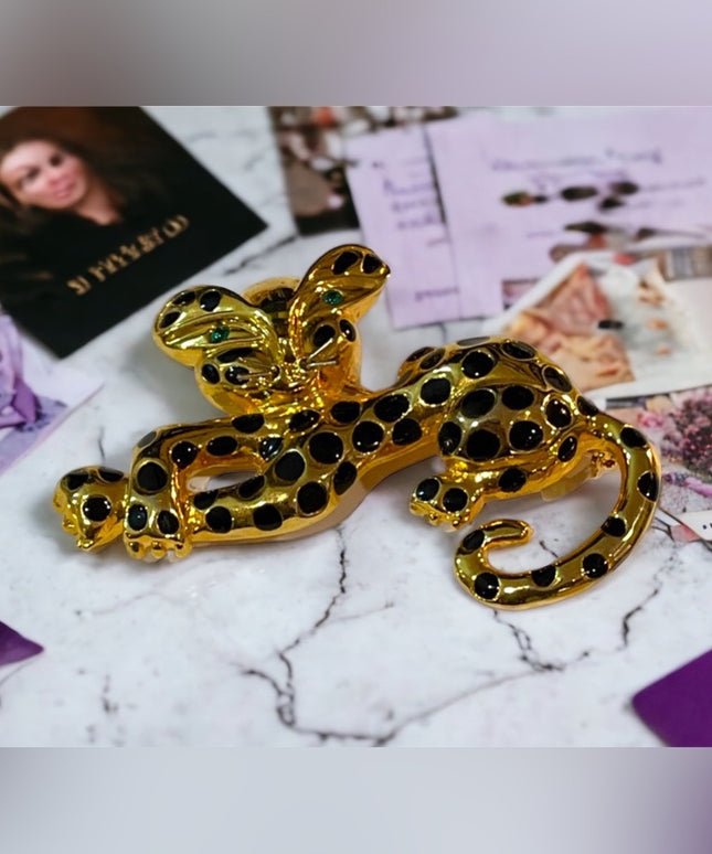 Gold tone large Leopard cat brooch Green eyes