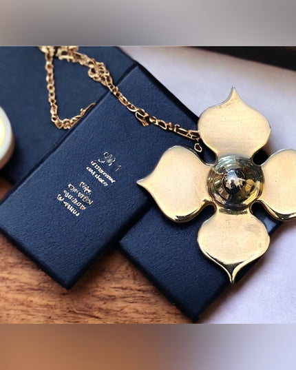 ROM Museum Toronto Shiny gold vintage 1989 Special Edition Cross clover brooch