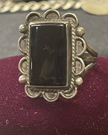 Vintage 1950s Native American Southwestern Black onyx Silver ring