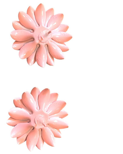 Vintage 1960s Baby pink faux pearl metal Fancy daisey flower earrings