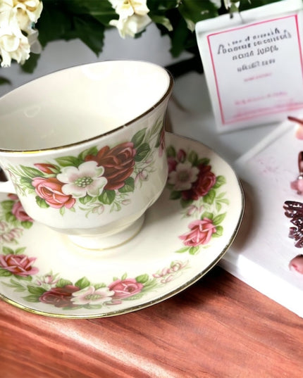 Vintage Queen Anne floral roses Bone China England Tea cup & Saucer set