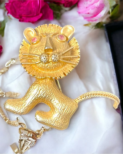 Vintage brushed gold finish leo lion whimsical pink crystal eye brooch