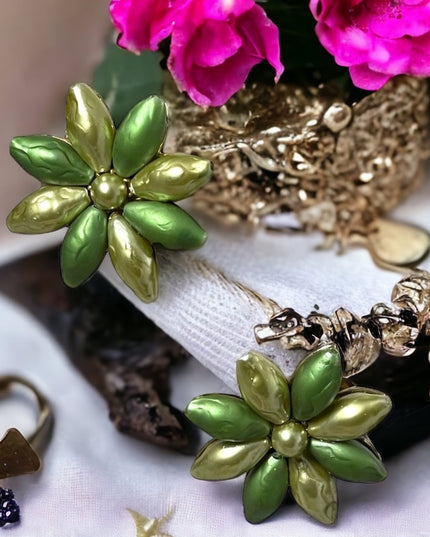 Richelieu Vintage 1960s faux green pearlescent resin flower clip on earrings