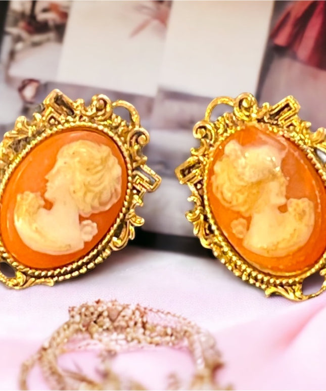 VTG C1980s Resin cameo gold finish earrings