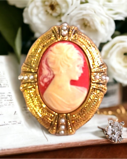 Vintage Cameo faux pearl gold metal brooch