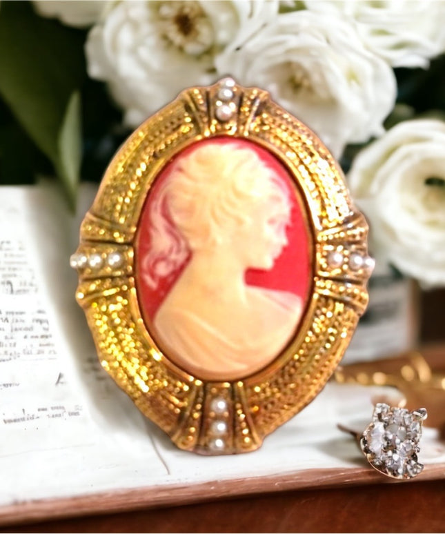 Vintage Cameo faux pearl gold metal brooch