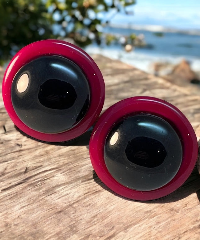 Vintage large chunky hot pink black resin plastic groovy clip on earrings