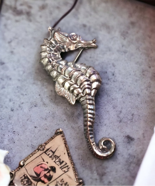 Vintage Beau Sterling Sea horse Brooch Beauty!