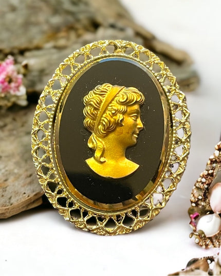 20th Century Gold Cut Glass Cameo Brooch pendant