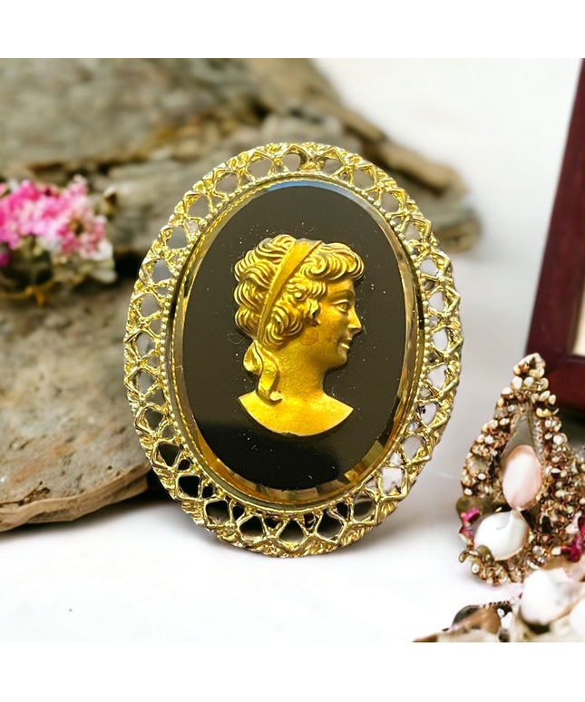 20th Century Gold Cut Glass Cameo Brooch pendant