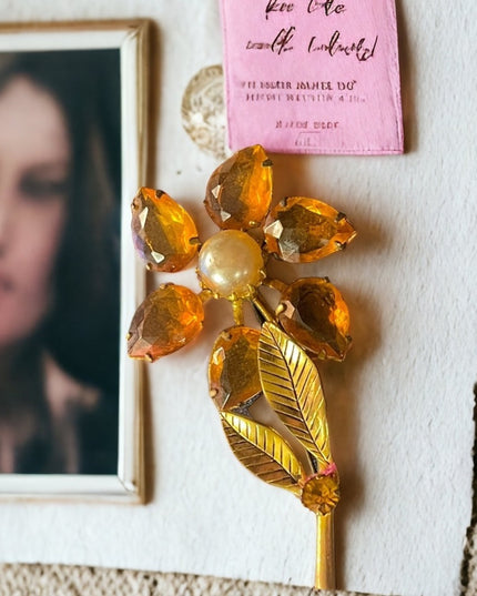 Vintage gold finish Amber crystal Juliana? flower faux pearl brooch