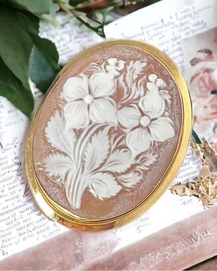 Stunning Vintage 18k Gold Carved Italian Cameo flowers