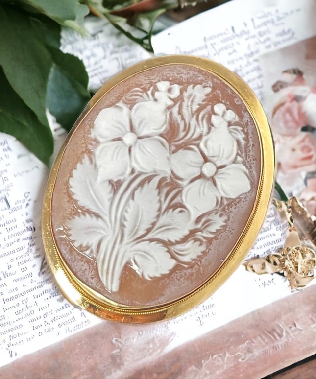 Stunning Vintage 18k Gold Carved Italian Cameo flowers