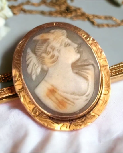 Antique Victorian 10k Gold shell Cameo brooch