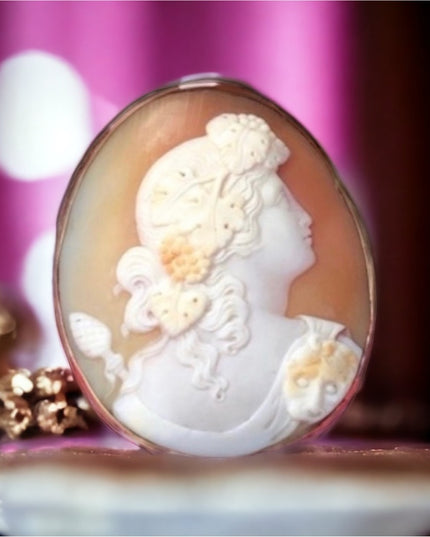 Antique 14k gold hand carved Italian Cameo Brooch 2” Beautiful