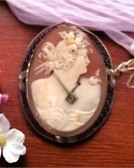 Victoria Antique 14k Gold Cameo W Diamond handcarved