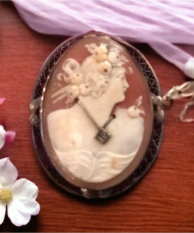 Victoria Antique 14k Gold Cameo W Diamond handcarved