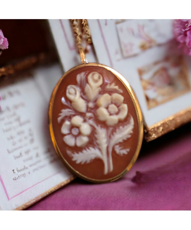 💗 18k Flower shell cameo brooch pendant
