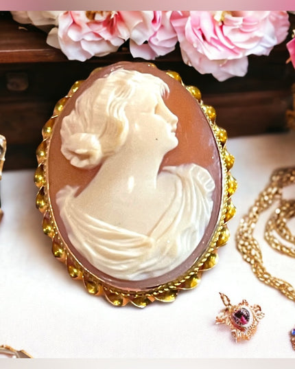 Stunning vintage 10k Gold Hand Carved Italialian Italy Cameo brooch pendant LG