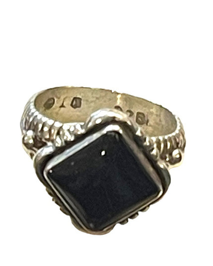 Lovely Sterling silver DT 925 Black onyx Southwestern style substancial ring