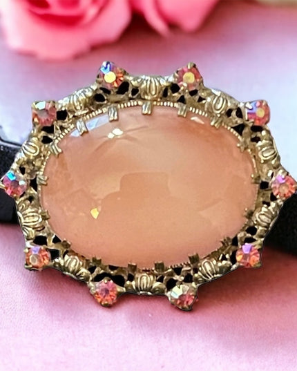Vintage  pink rhinestone cameo oval brooch gold antiqued finish