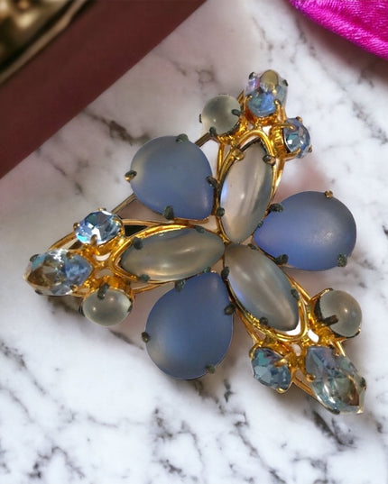 Vintage 1960s Glass rhinestone crystal brooch Juliana style