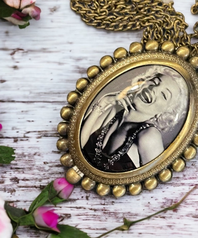 Antiqued Marilyn Monroe Necklace watch NIB New