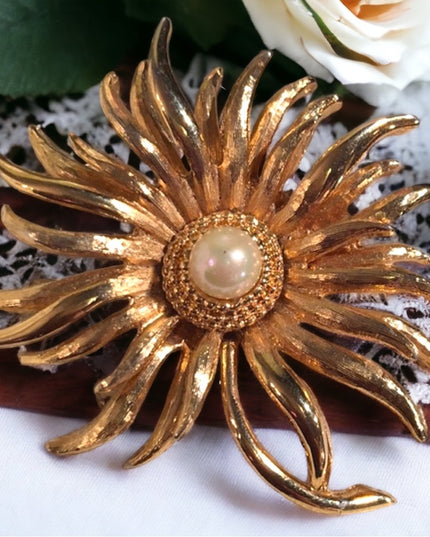 Vintage Brushed Gold flower faux pearl fancy brooch