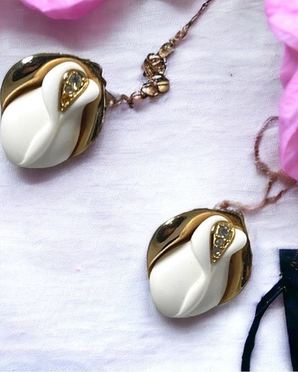 Vintage 1980s KJL Kenneth Jay Lane Flower rose white resin gold pierced …