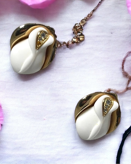 Vintage 1980s KJL Kenneth Jay Lane Flower rose white resin gold clip on earrings