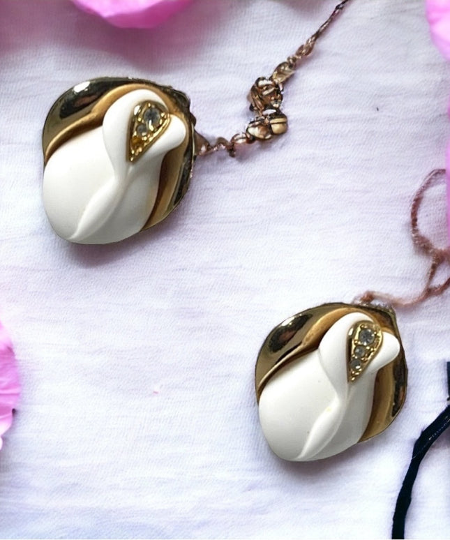Vintage 1980s KJL Kenneth Jay Lane Flower rose white resin gold clip on earrings