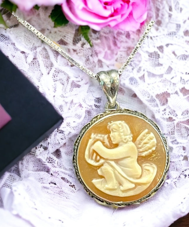 Vintage Italy sterling silver Shell cameo cherub Angel playing harp necklace