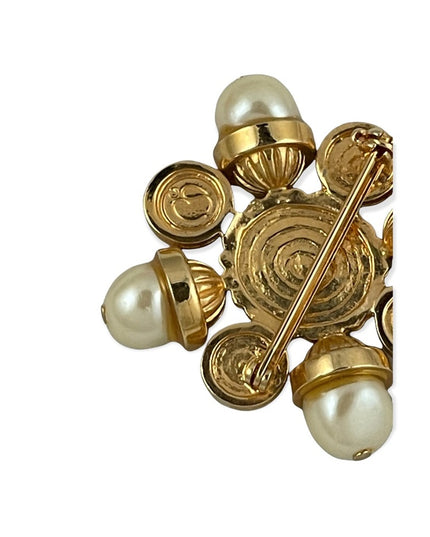 Vintage Magestic gold and faux pearl stunning brooch 1980s