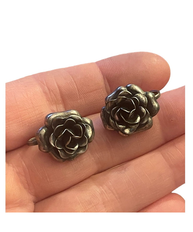 Vintage 1940s sterling silver fancy flower screw back earrings