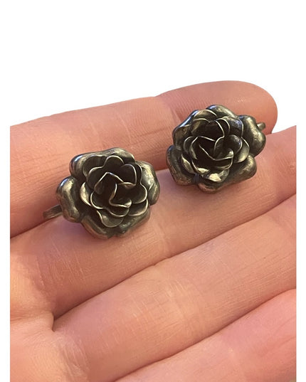 Vintage 1940s sterling silver fancy flower screw back earrings